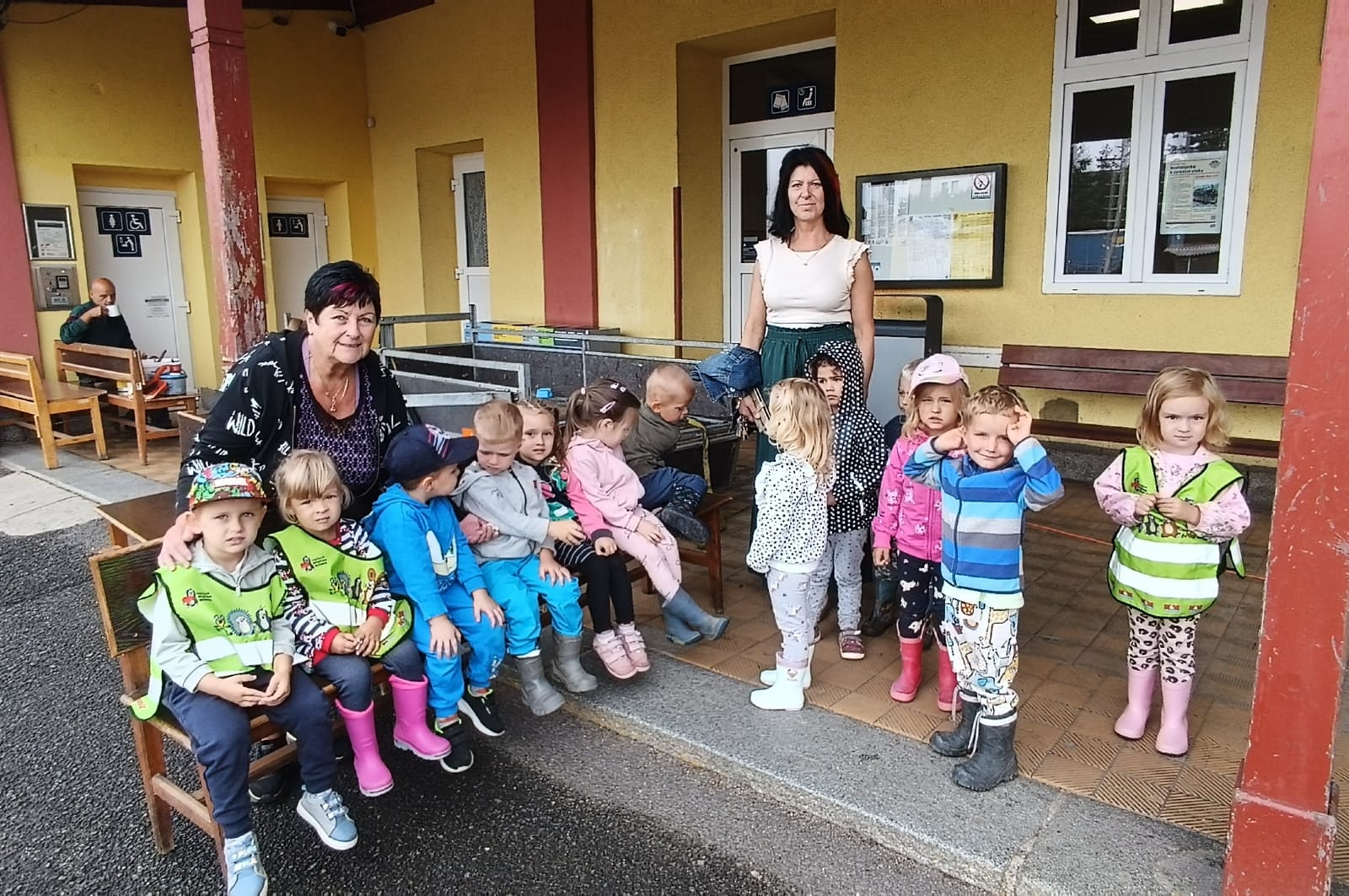 Na vlakové nádraží jsme došli a vláček jsme tam našli