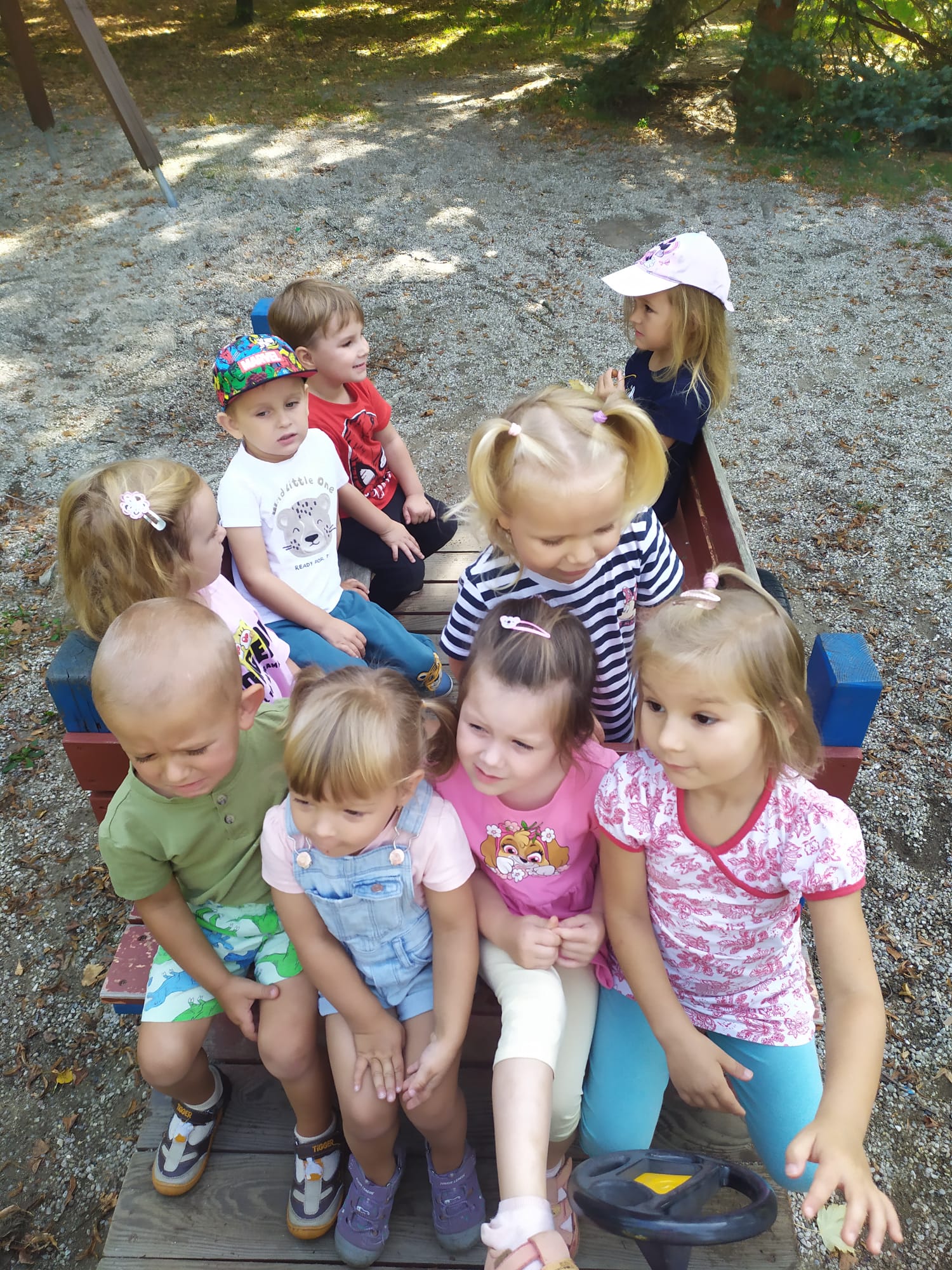 Zahradu a pískoviště máme rádi, už jsme všichni kamarádi 2